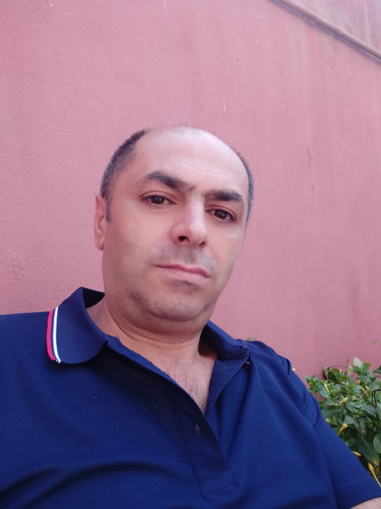  54739033  Elsad, 46 ,    