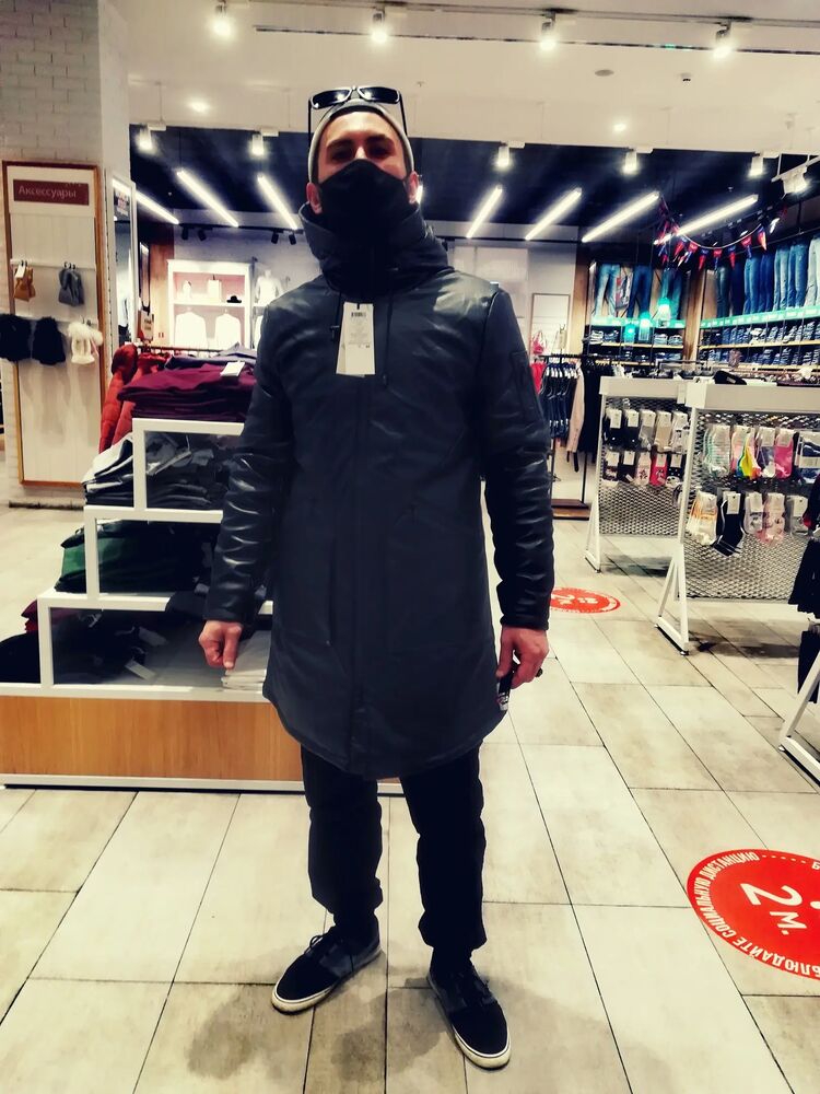  35137153  Azat, 42 ,    