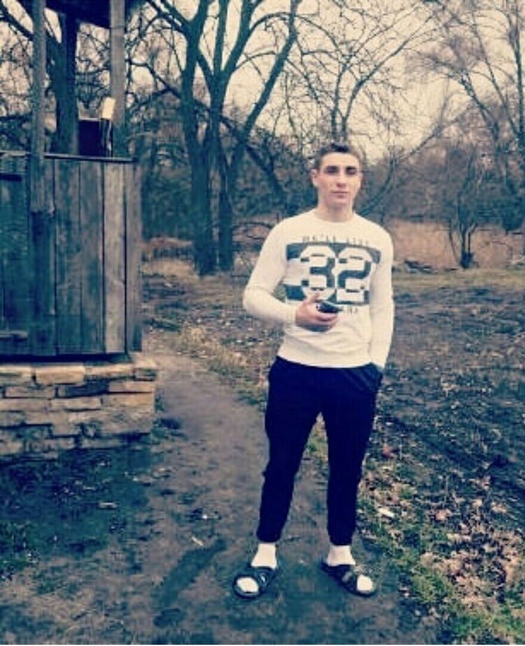  18754643  Denis, 25 ,    