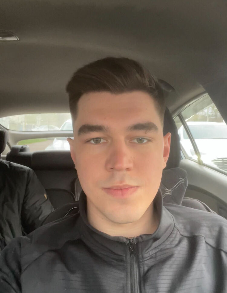  51079633  Andrei, 22 ,    