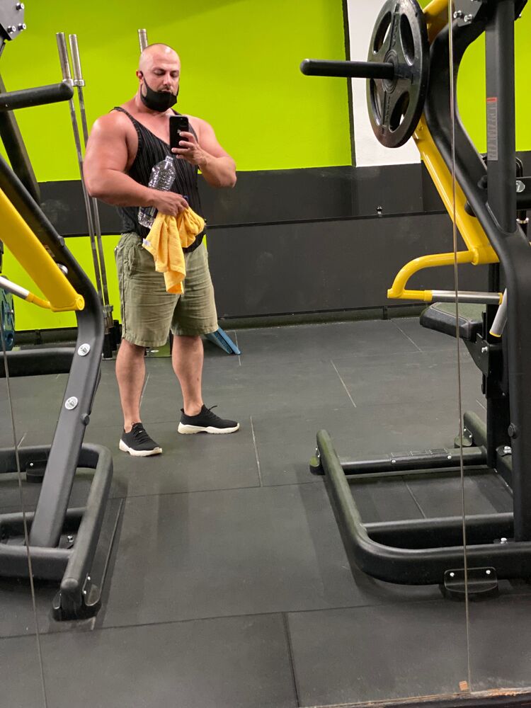  23686773  Roberto, 39 ,    