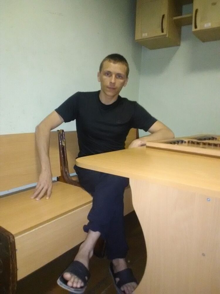  16665763  Andrei, 38 ,    