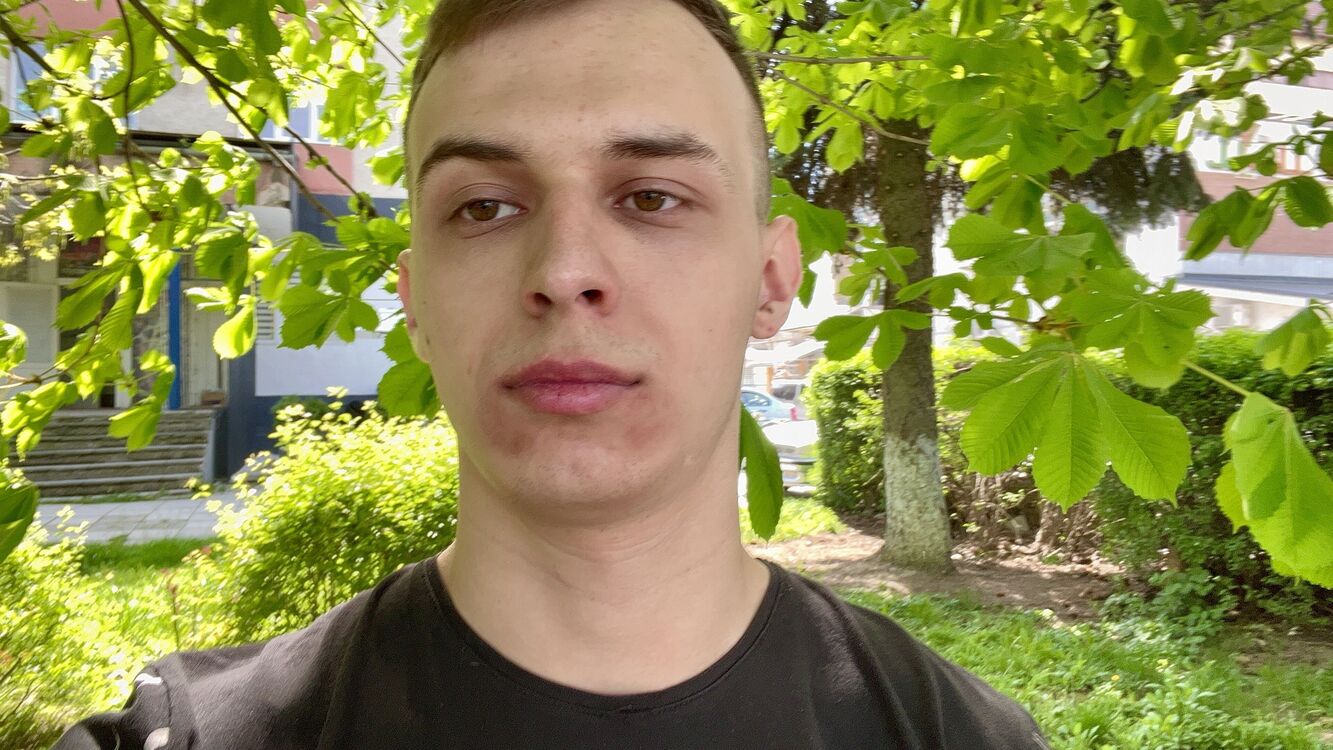  42600023  Vitalik, 22 ,    