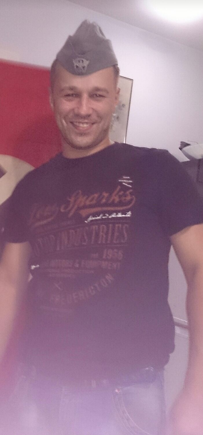  44413643  , 42 ,    
