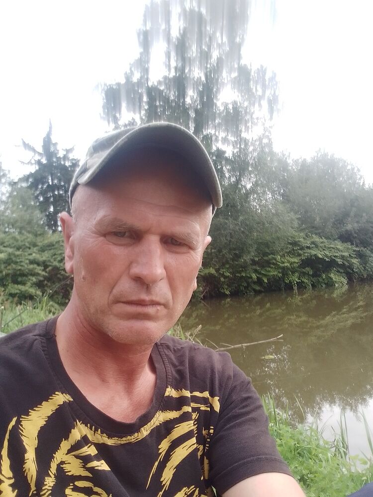  37512493  Andri, 48 ,    