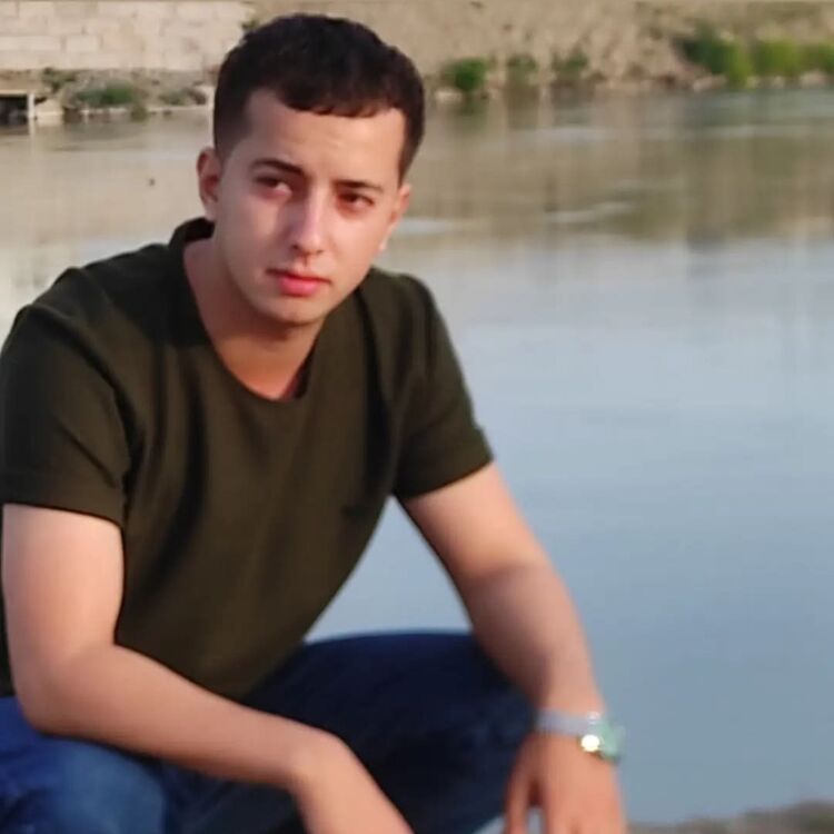  34830453  Ibrahim, 27 ,    
