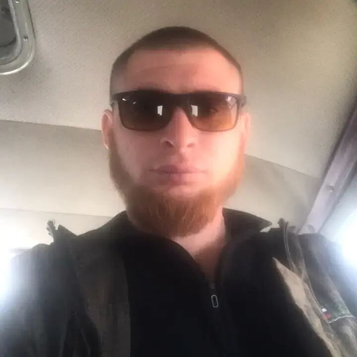  46928603  , 33 ,    