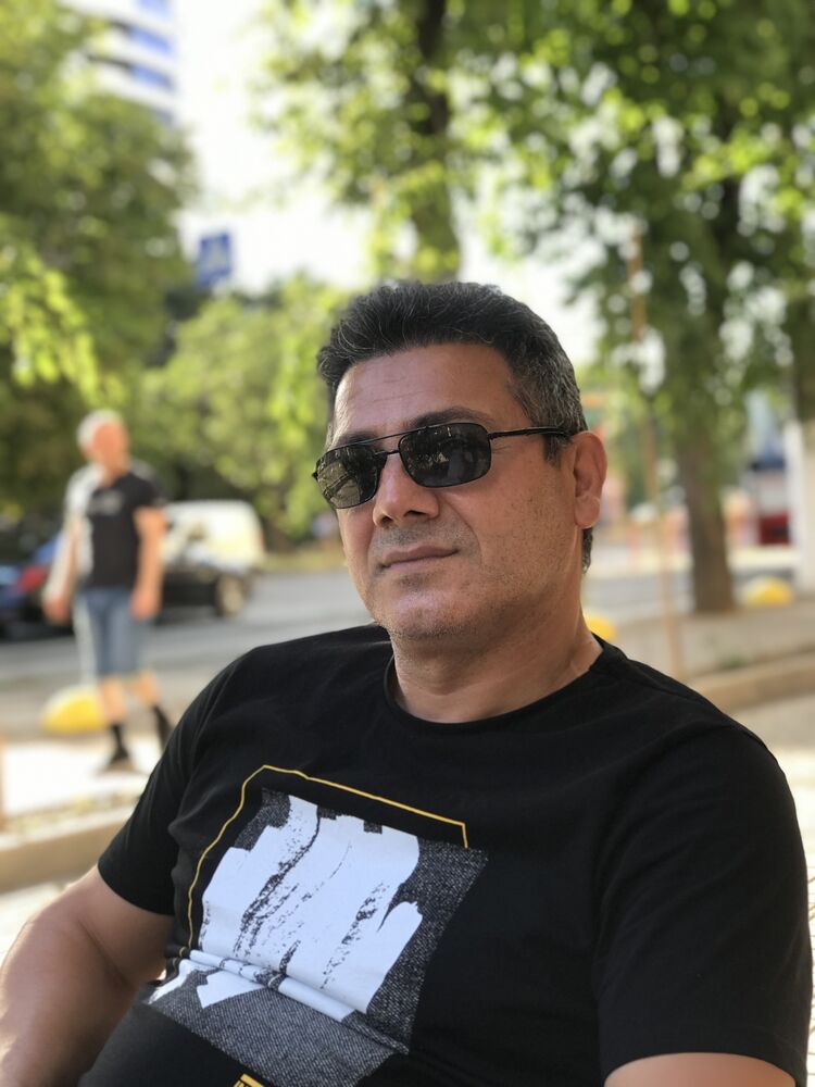 34252373  Man, 46 ,    