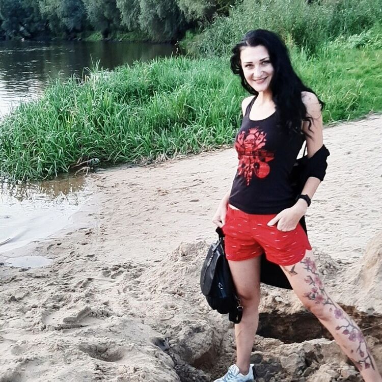 Фото 23370943 девушки Юлия, 25 лет, ищет знакомства в Кузнецовске