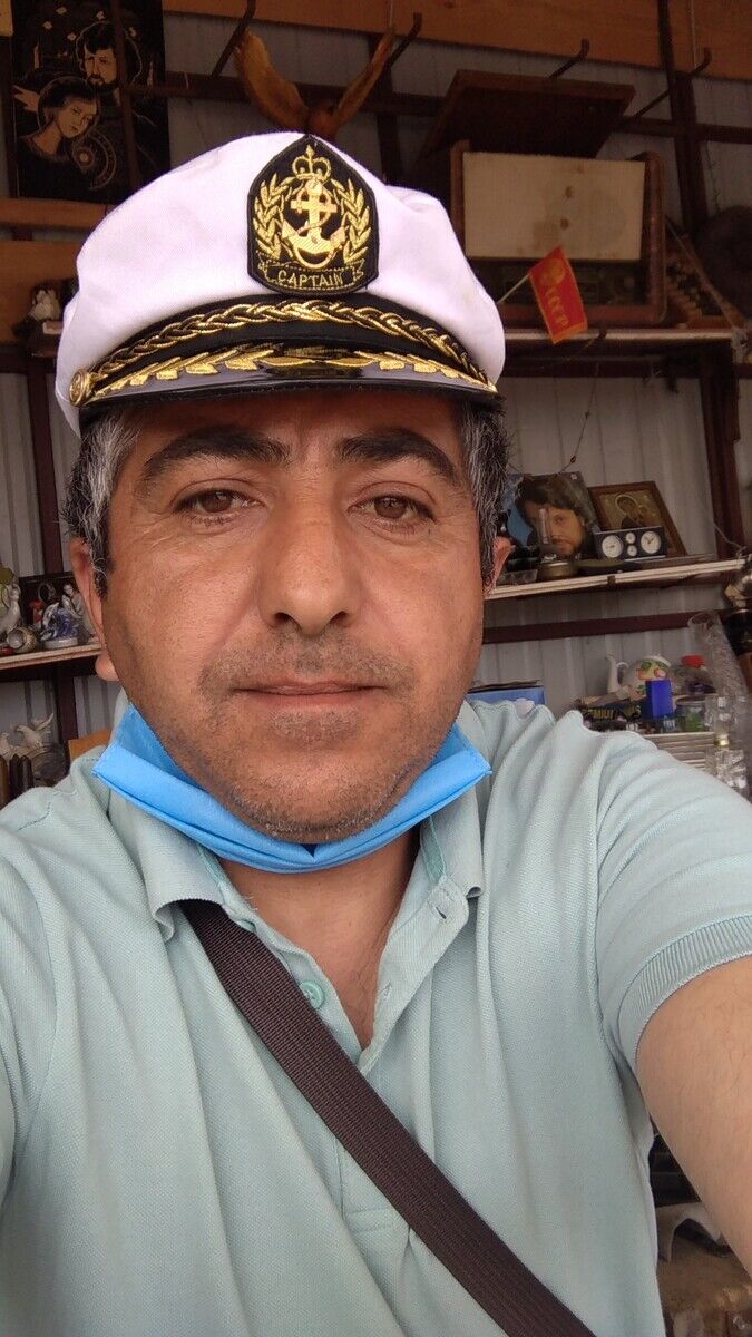  20570883  Elnur, 47 ,    