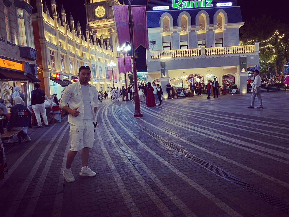  ,   Emir, 32 ,   ,   