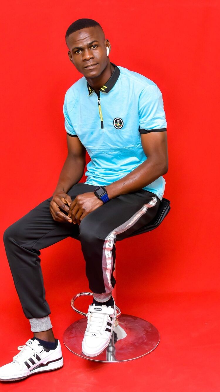  40690873  Malle, 32 ,    