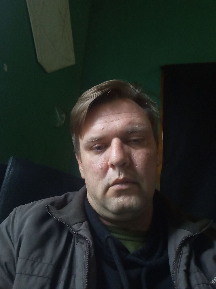  53899943  Viktor, 37 ,    