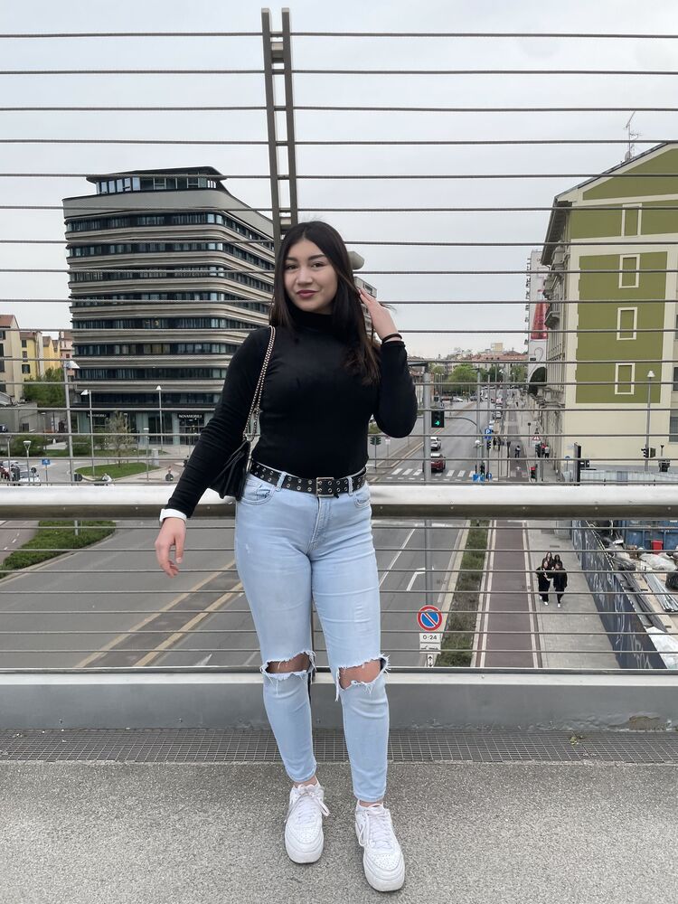  33819323  Sabrina, 21 ,    Milan