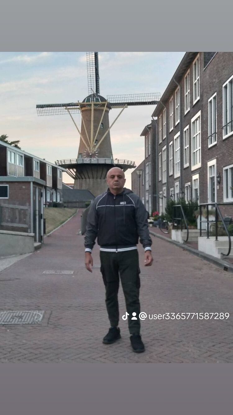 46911433  Ammar, 47 ,    Almelo