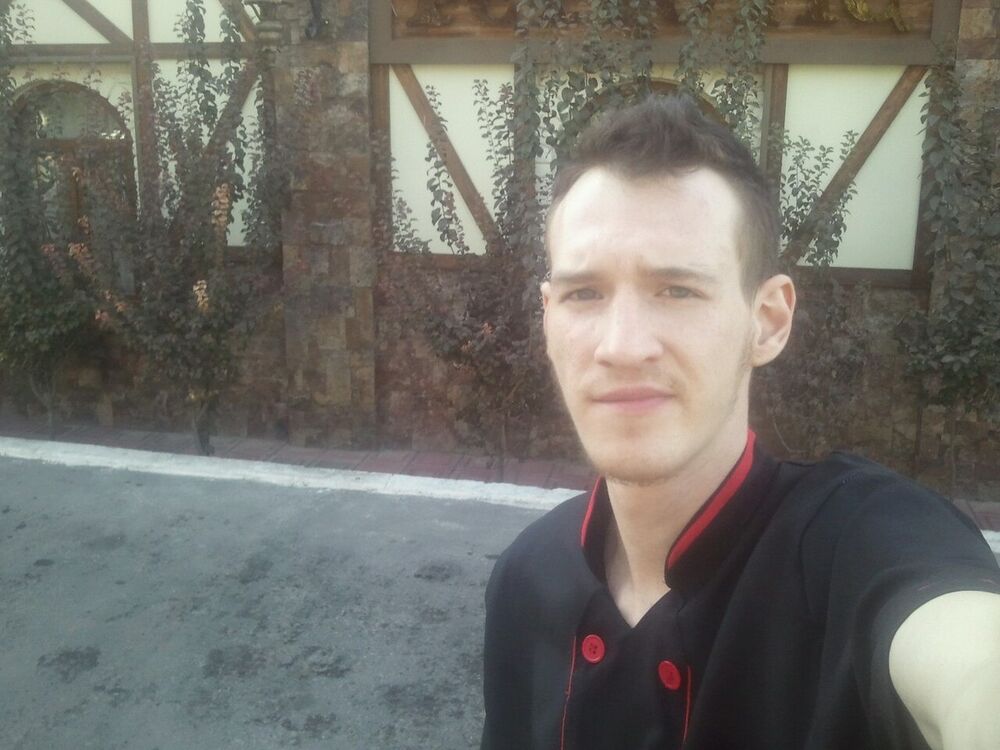  16852403  John, 32 ,    