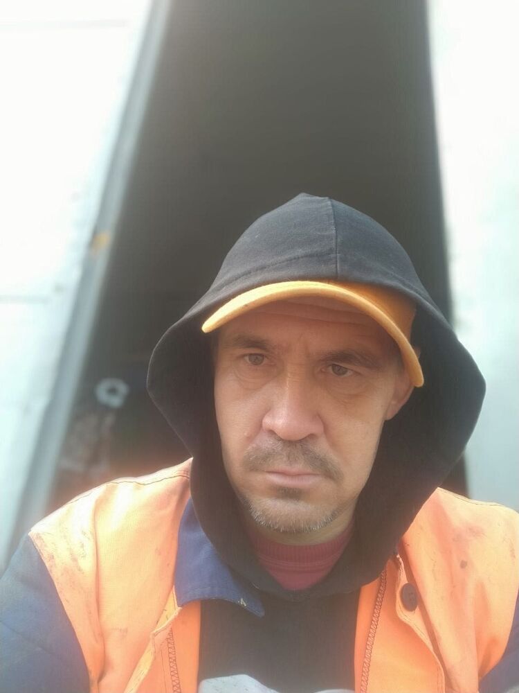  53221883  Seregabelii, 42 ,    