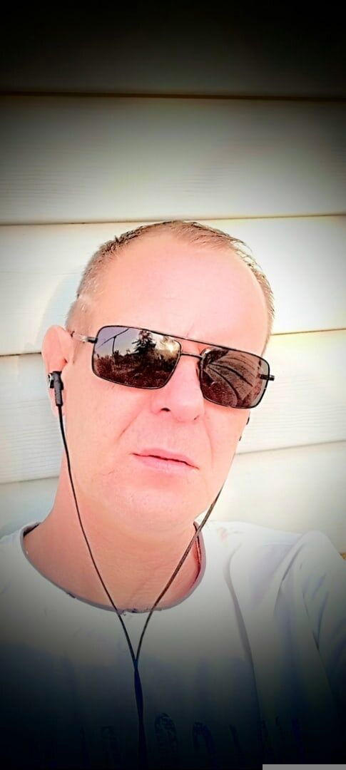  43139143  Alexander, 44 ,    