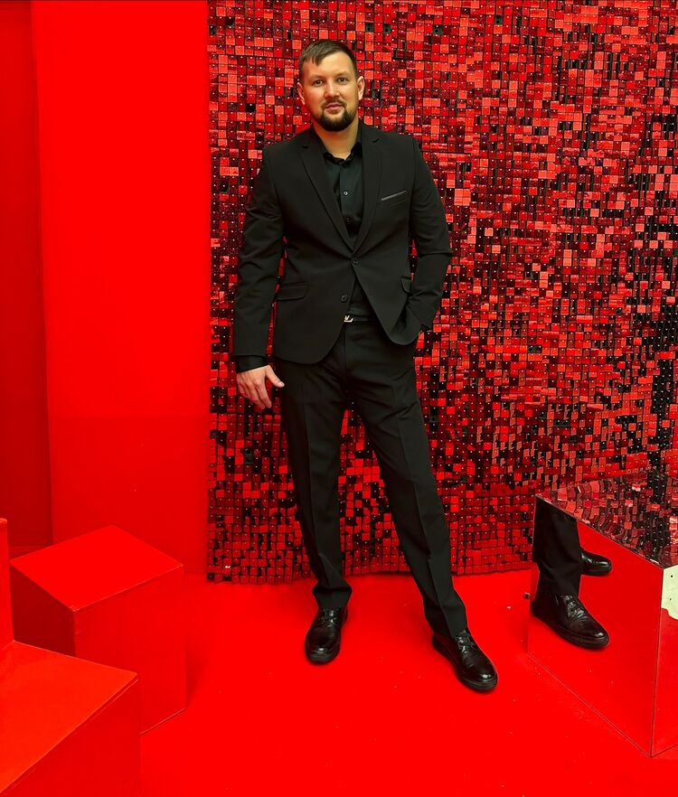  ,   Artem, 36 ,   ,   