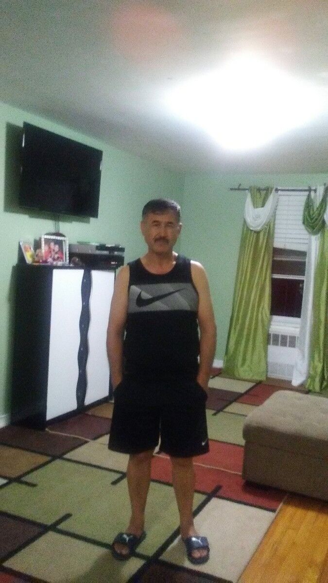  18869133  Alisher, 51 ,    