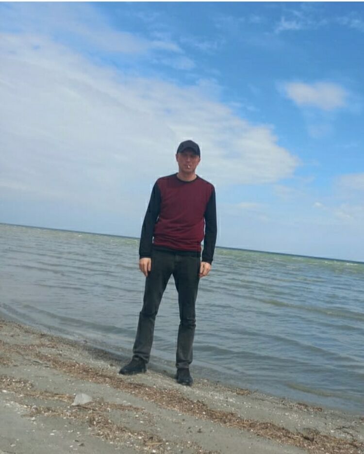  36121683  YURIY, 35 ,    