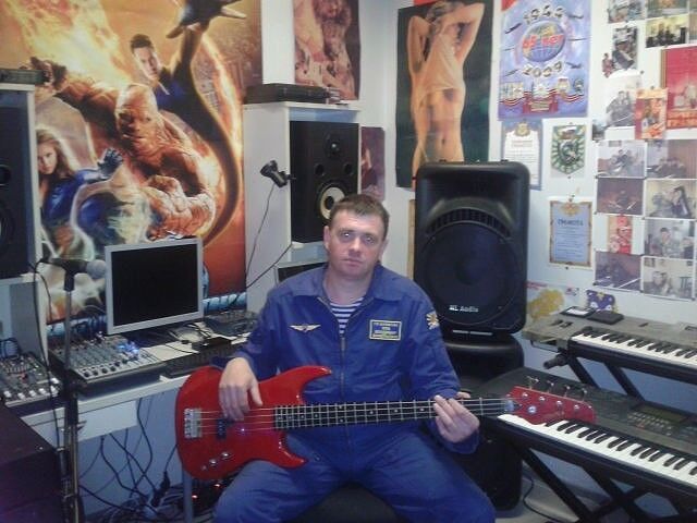  9360843  Vladimir, 44 ,    