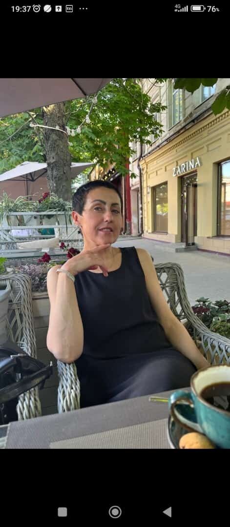  43828963  Elena, 44 ,    