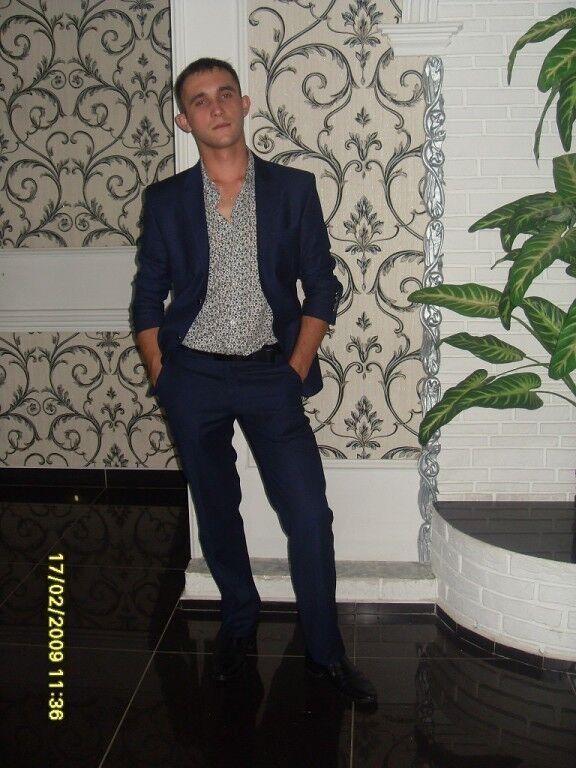  ,   Dmitrii, 33 ,   ,   , c 
