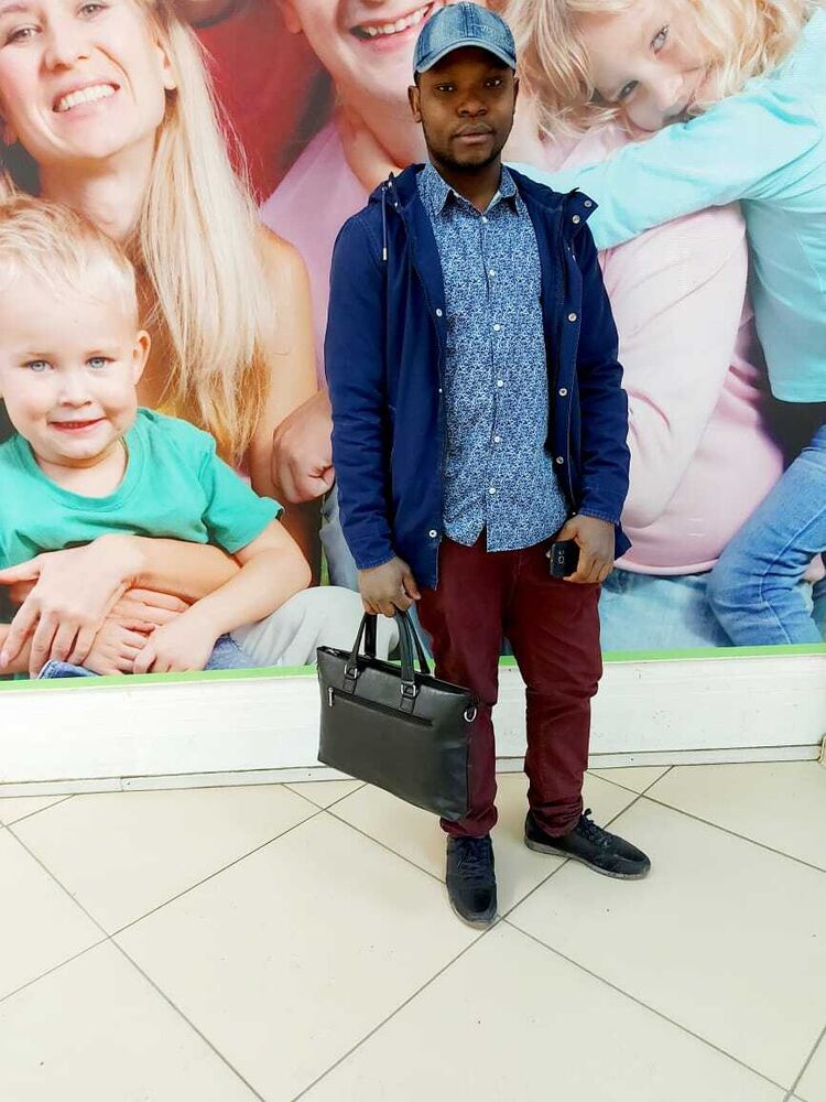  22772313  John A, 34 ,    