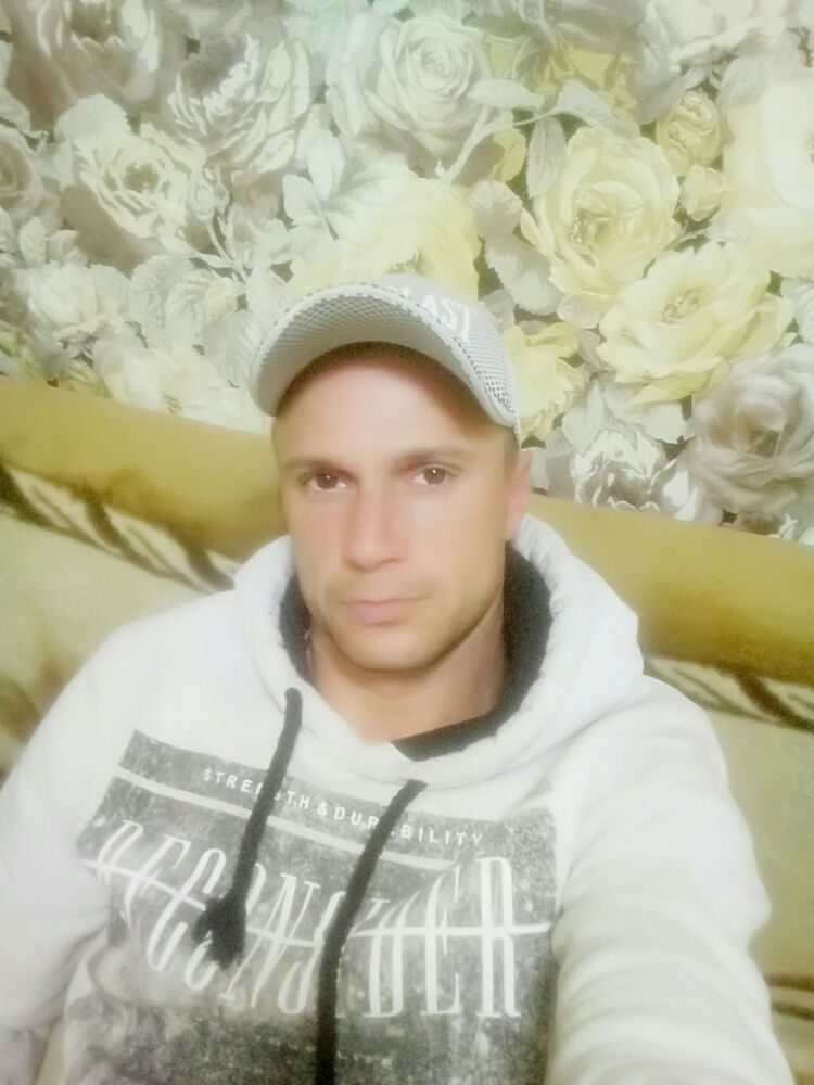  43790133  Yevgenii, 39 ,    