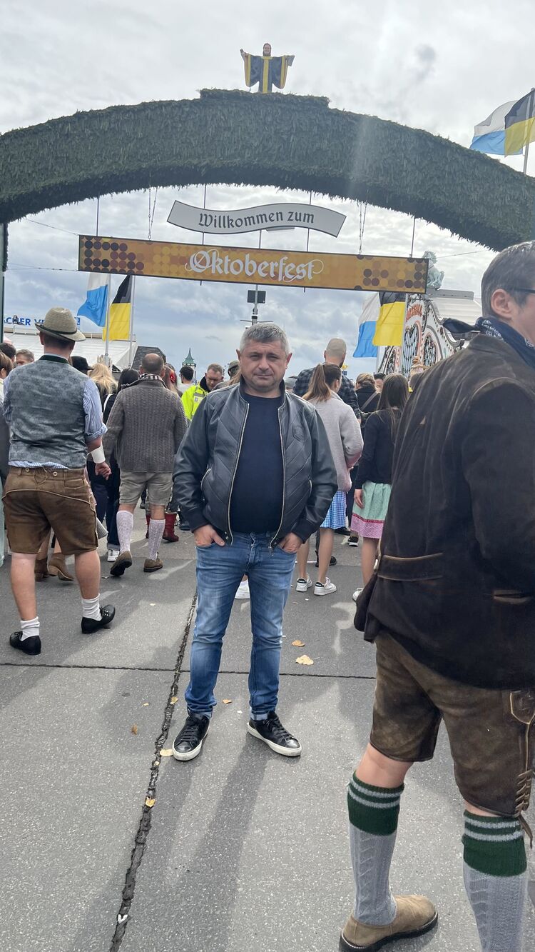  43787653  Konstantin, 50 ,    