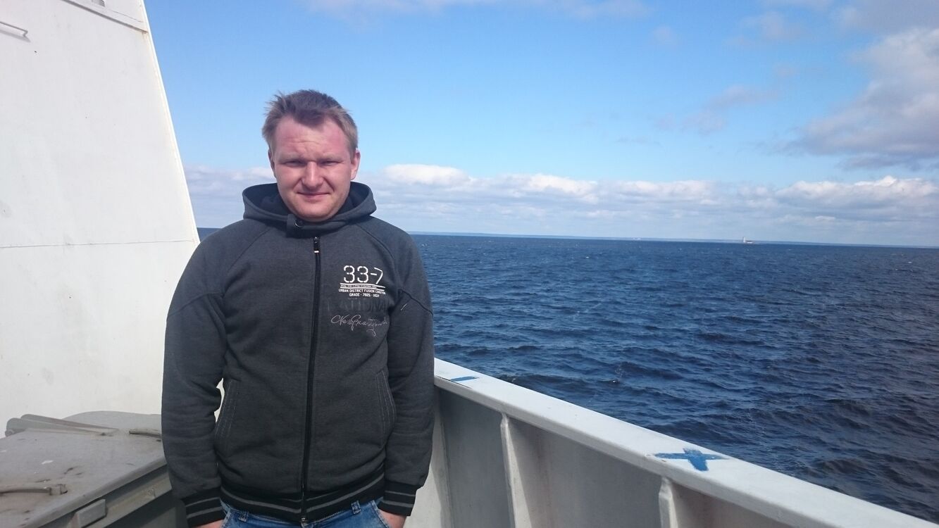  28560423  Anton, 35 ,     