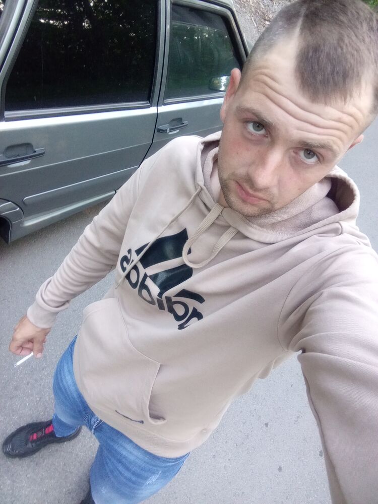  38405353  Andrei, 31 ,    