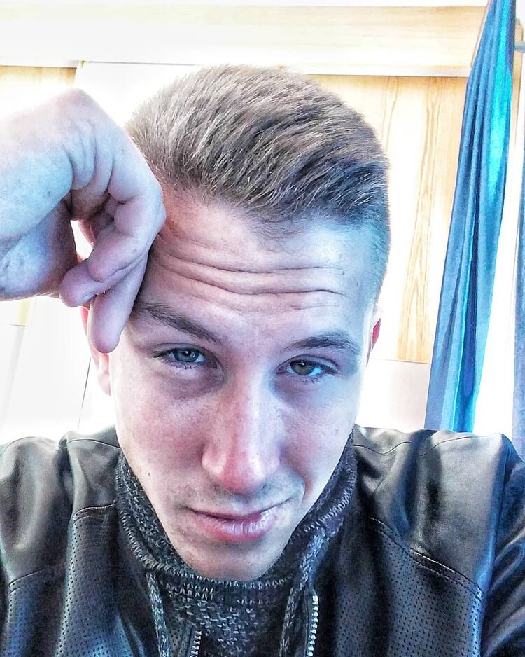  ,   Viktor, 27 ,   ,   