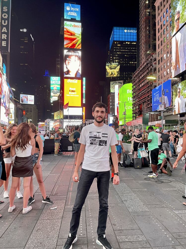  28800993  AVO, 31 ,    New York City