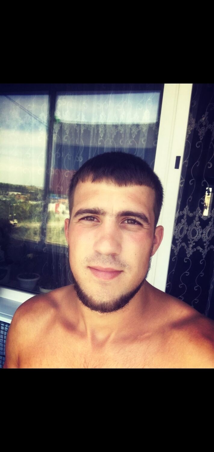  25725553  Ivan, 31 ,    