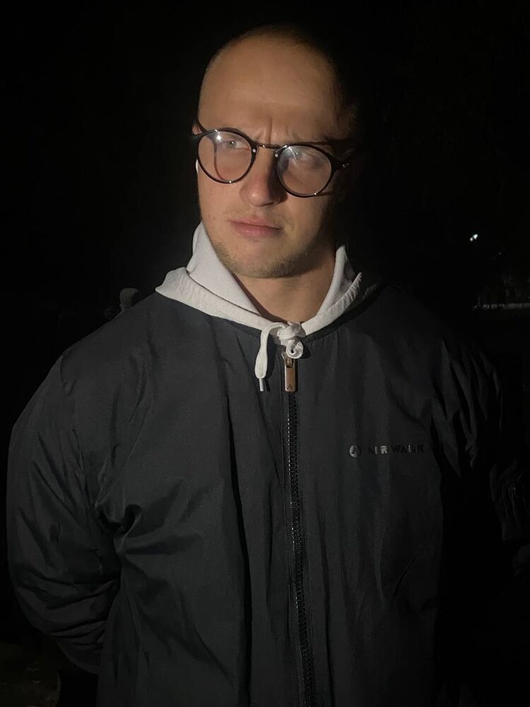  ,   Viktor, 24 ,   ,   