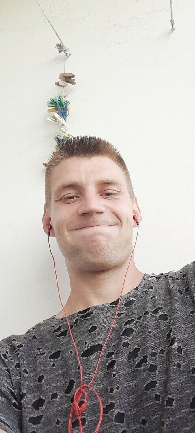 46951313  , 28 ,    