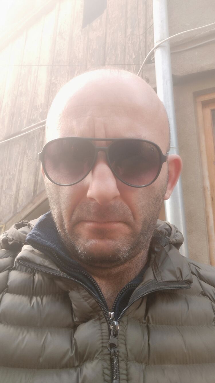 25669233  Daviti, 51 ,    