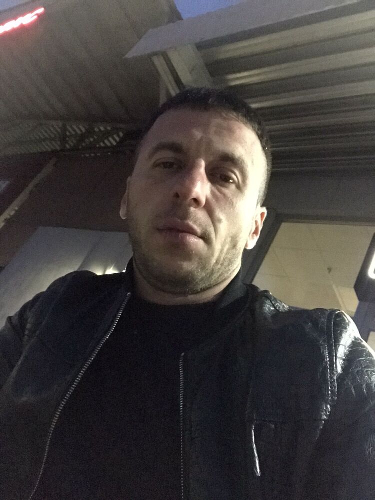  35994703  Andranik, 33 ,    -