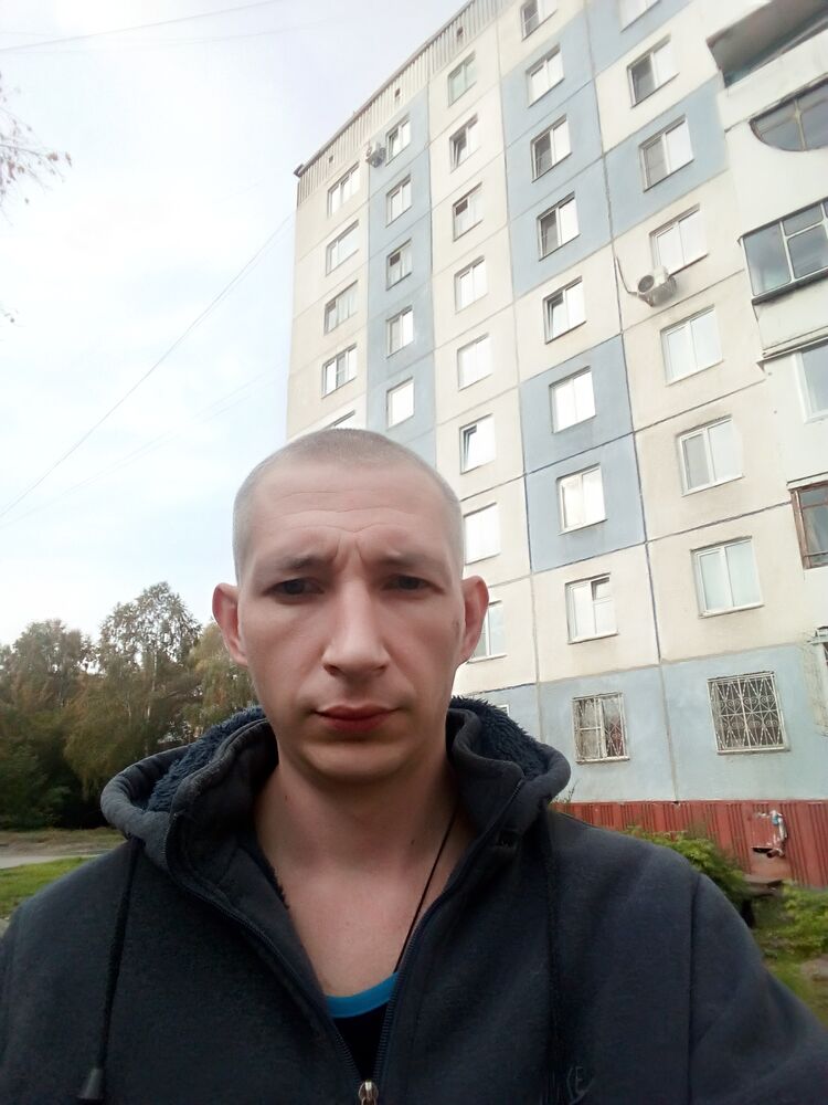  38205563  Ilya, 37 ,    