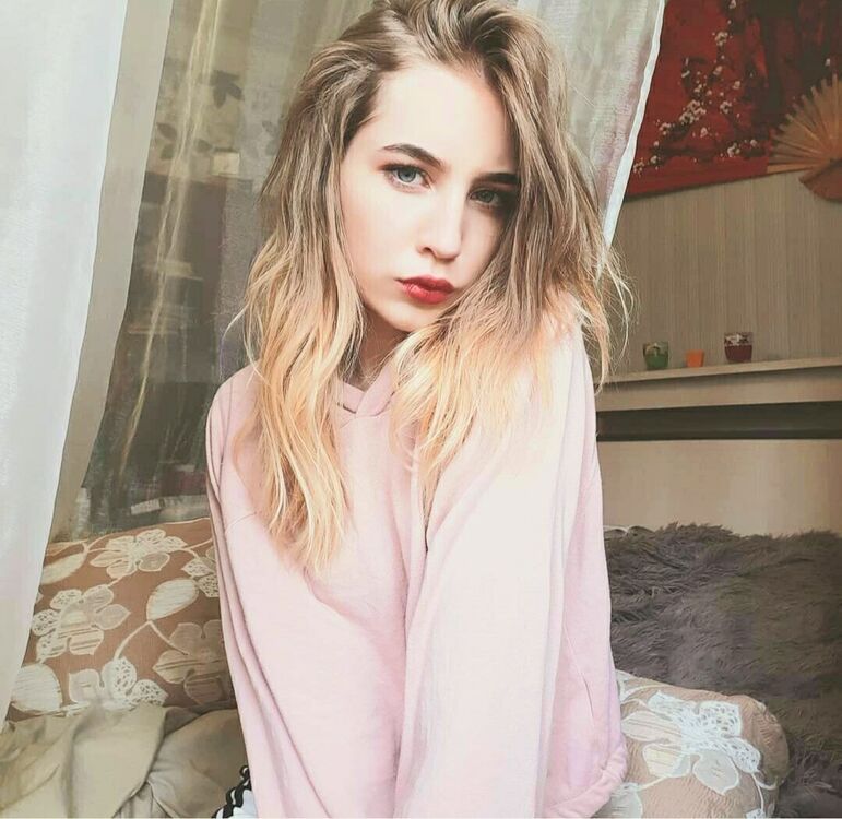  ,   Lady, 25 ,   ,   , c 
