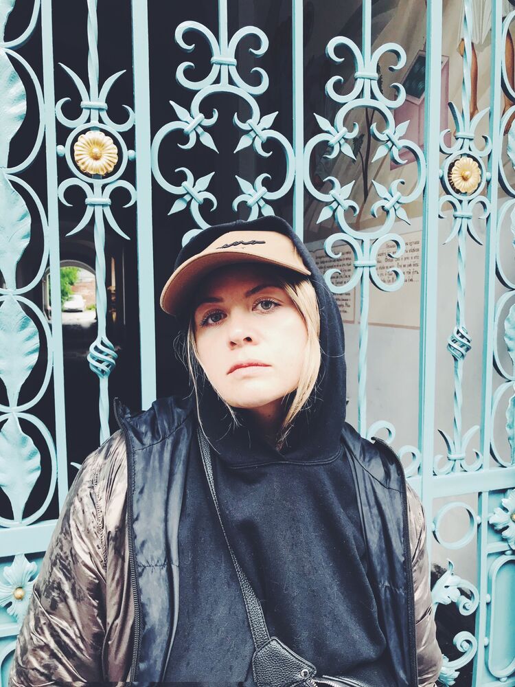  35795693  Charisma, 40 ,    -