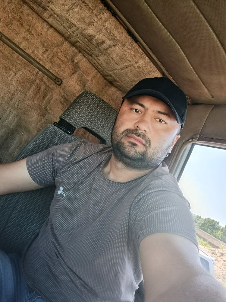  52583073  Jaxongir, 32 ,    --