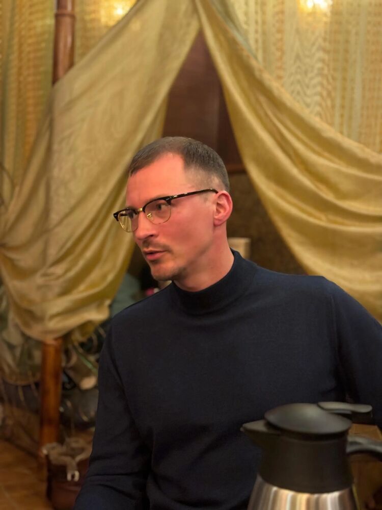  54550933  Dmitri, 35 ,    