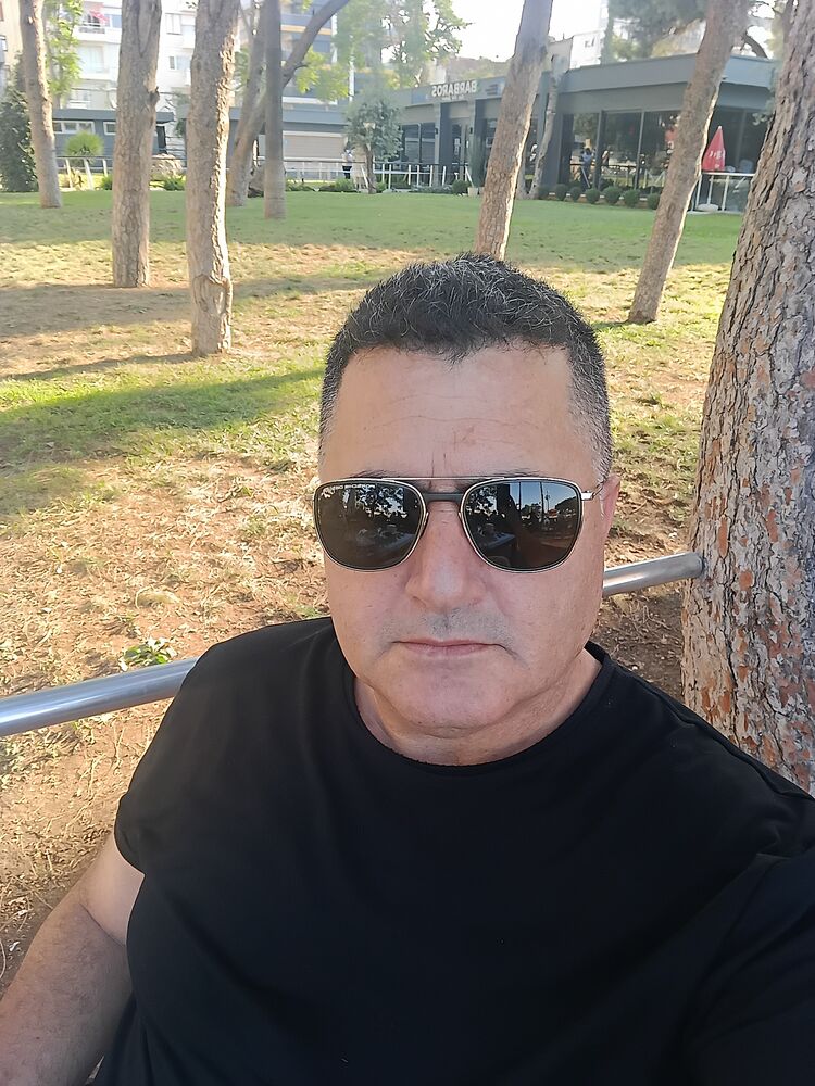  52421073  Alper, 49 ,    