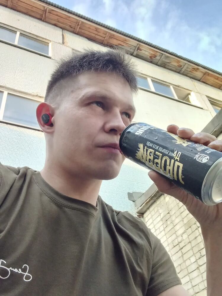  34574373  Artyom, 36 ,    