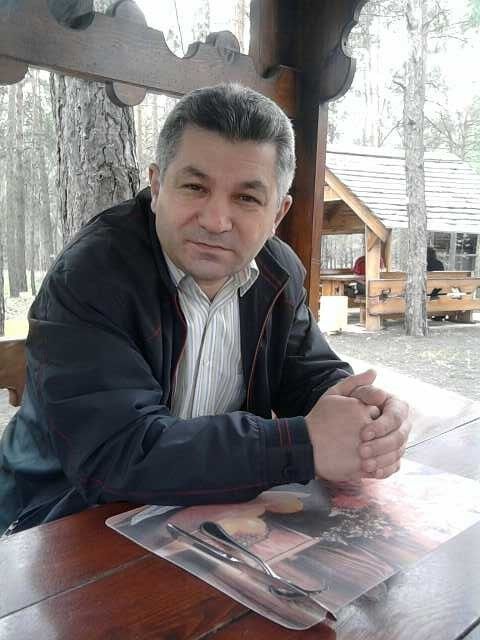  ,   Feliks, 56 ,   