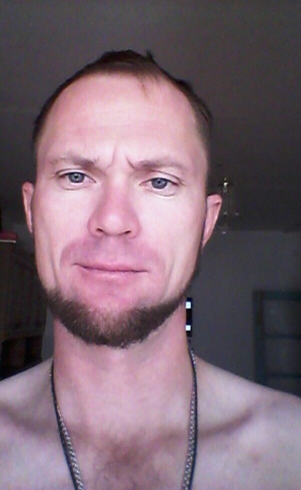  18932253  Sergei, 40 ,    