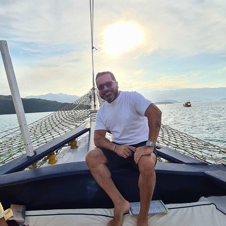  54338873  Micheal, 47 ,    